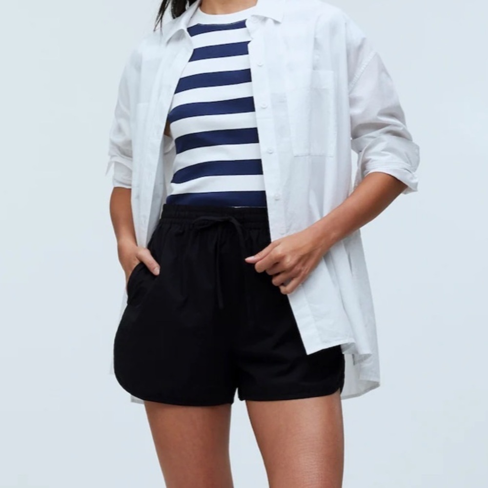 Madewell Crinkle Cotton Dolphin-Hem Shorts in True Black‎ size S NWT NO924